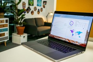 Analityka marketingowa od podstaw – konfiguracja GA4, Tag Managera i Looker Studio
